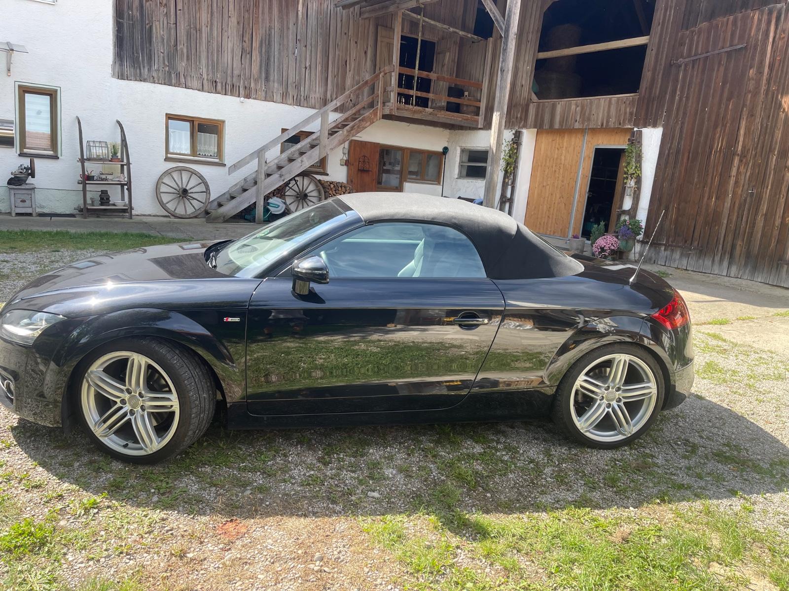 Audi TT Roadster 2.0 TFSI S tronic quattro -