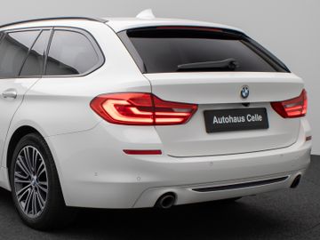 Fahrzeugabbildung BMW 520d SportLine Kamera Panorama HUD H/K AHK LED