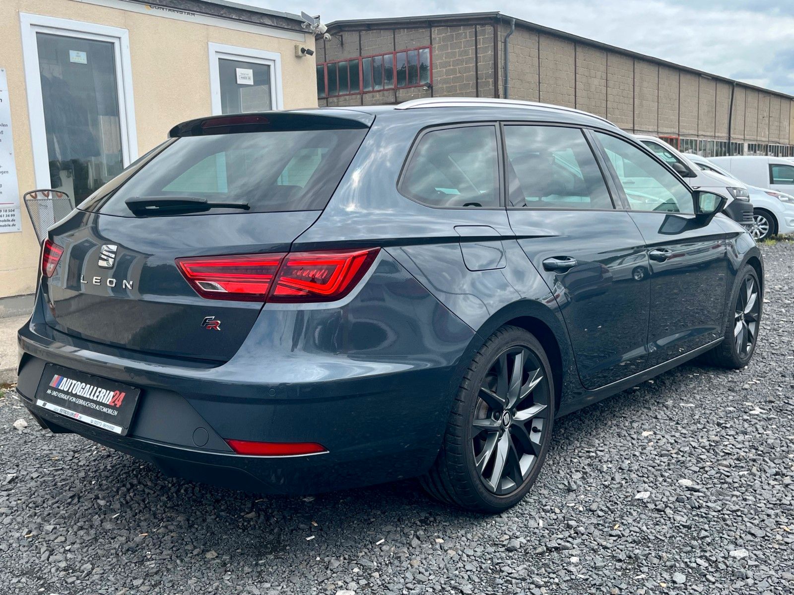 Fahrzeugabbildung SEAT Leon 2.0 ST FR SPORT DSG Navi Leder Pano LED KAM