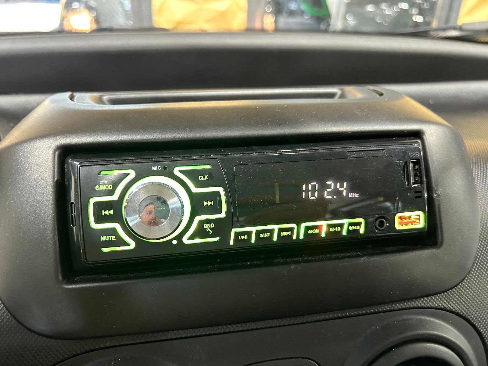 Fahrzeugabbildung Fiat Fiorino SX Kombi/RADIO/4-SITZ/SHZ/SCHIEBETÜR L+R