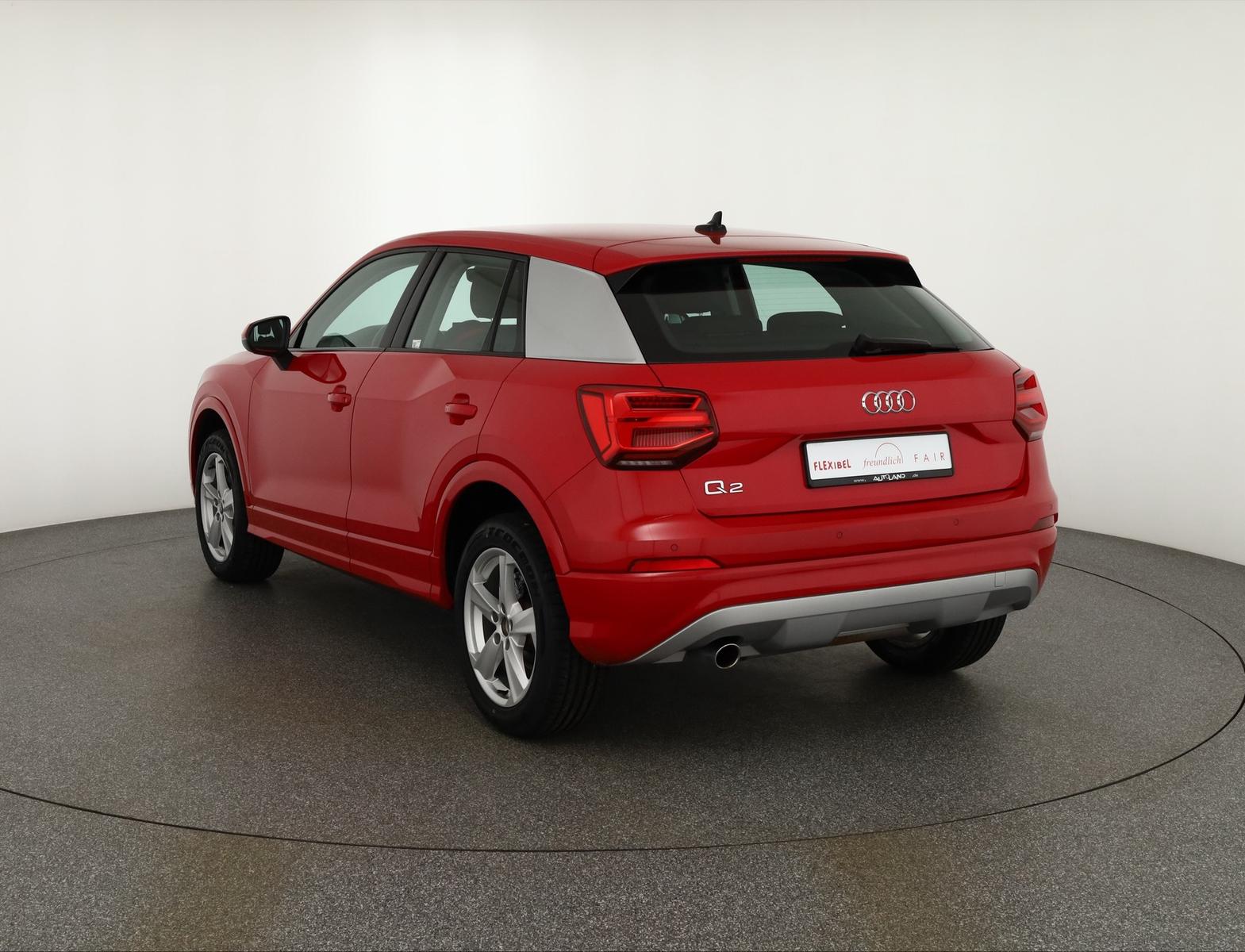 Audi Q2 30 TFSI s-tronic LED Navi Sitzheizung AHK PDC