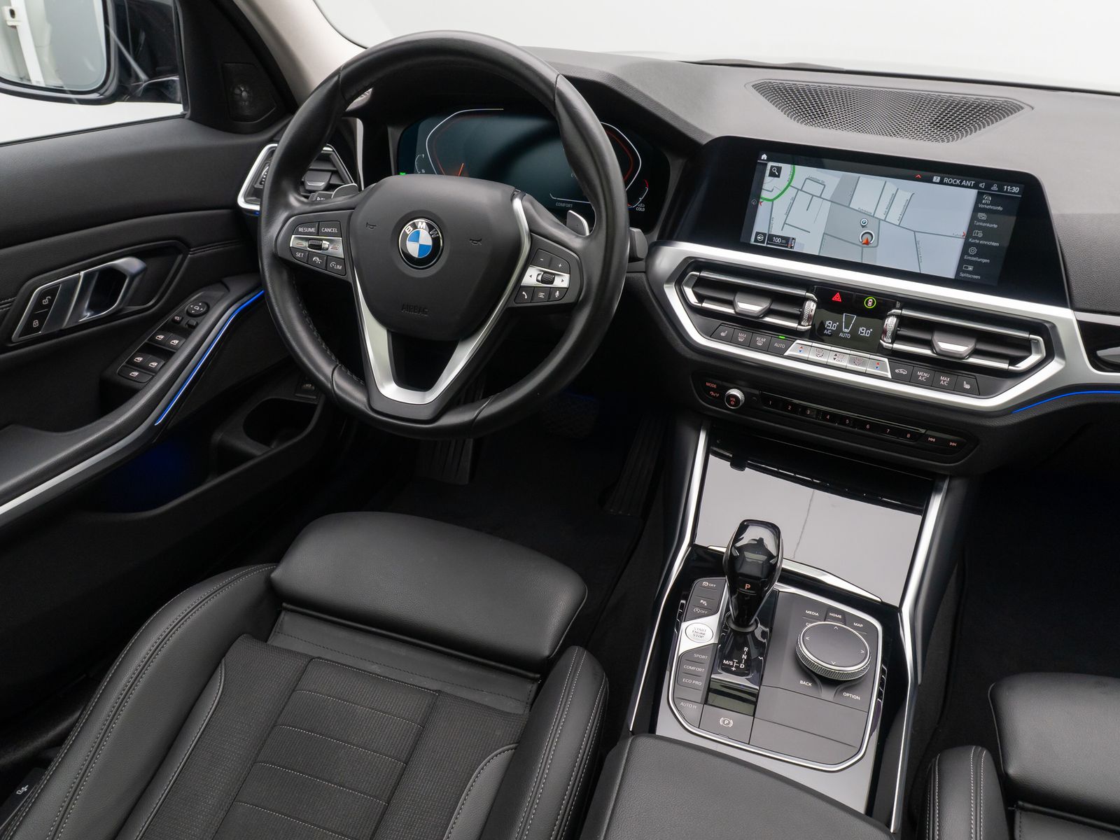 Fahrzeugabbildung BMW 330i Sport Line Panorama Kamera DAB H/K Stop&Go