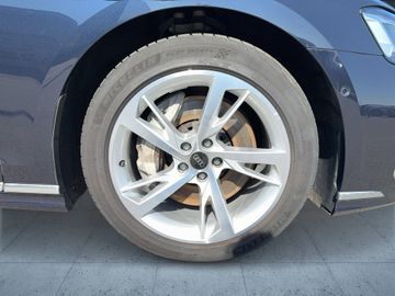 Audi A8 - 8