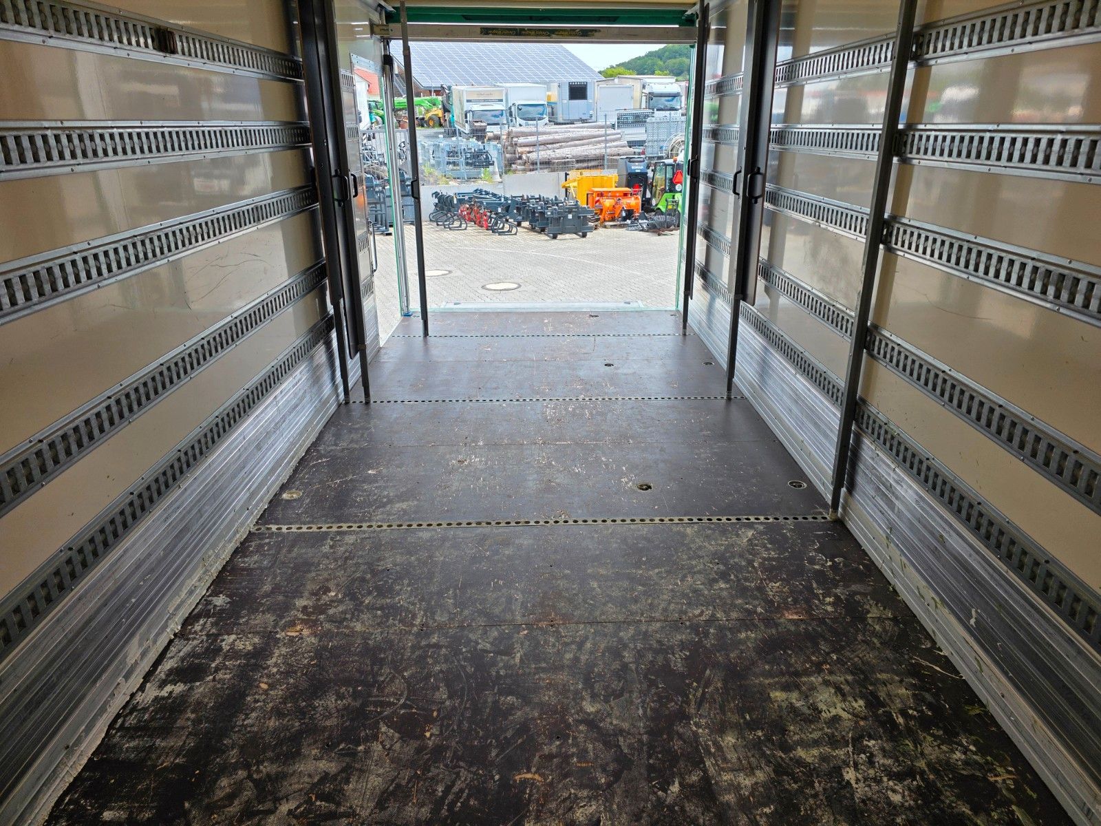 Fahrzeugabbildung Mercedes-Benz Atego 1524 L LBW 2.000kg Tür Kamera Spoiler
