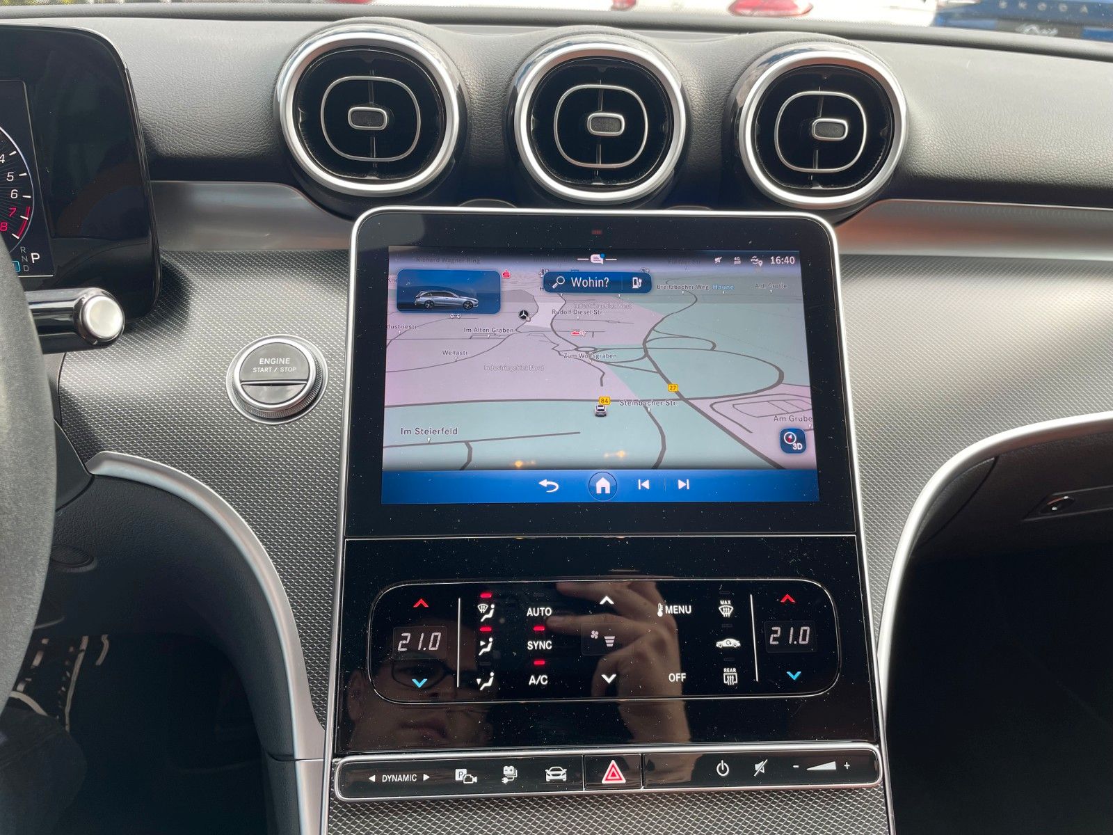 Fahrzeugabbildung Mercedes-Benz C 300 e T AVANTGARDE R-Kamera+TOTW+Carplay