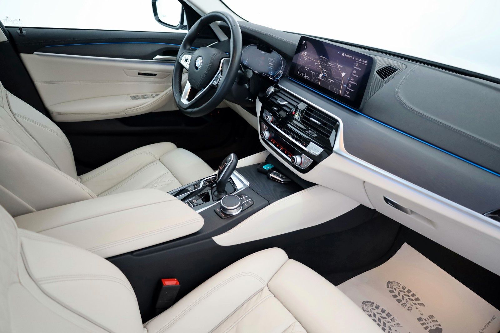Fahrzeugabbildung BMW 545e xDrive Luxury Line,Navi,SD,4xSH,Kam,AHK,+WR