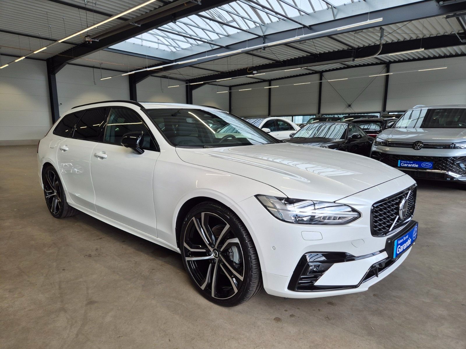 Volvo V90 B4 2.0d ULTIMATE DARK LEDER NAV LED PANO ACC foto 3