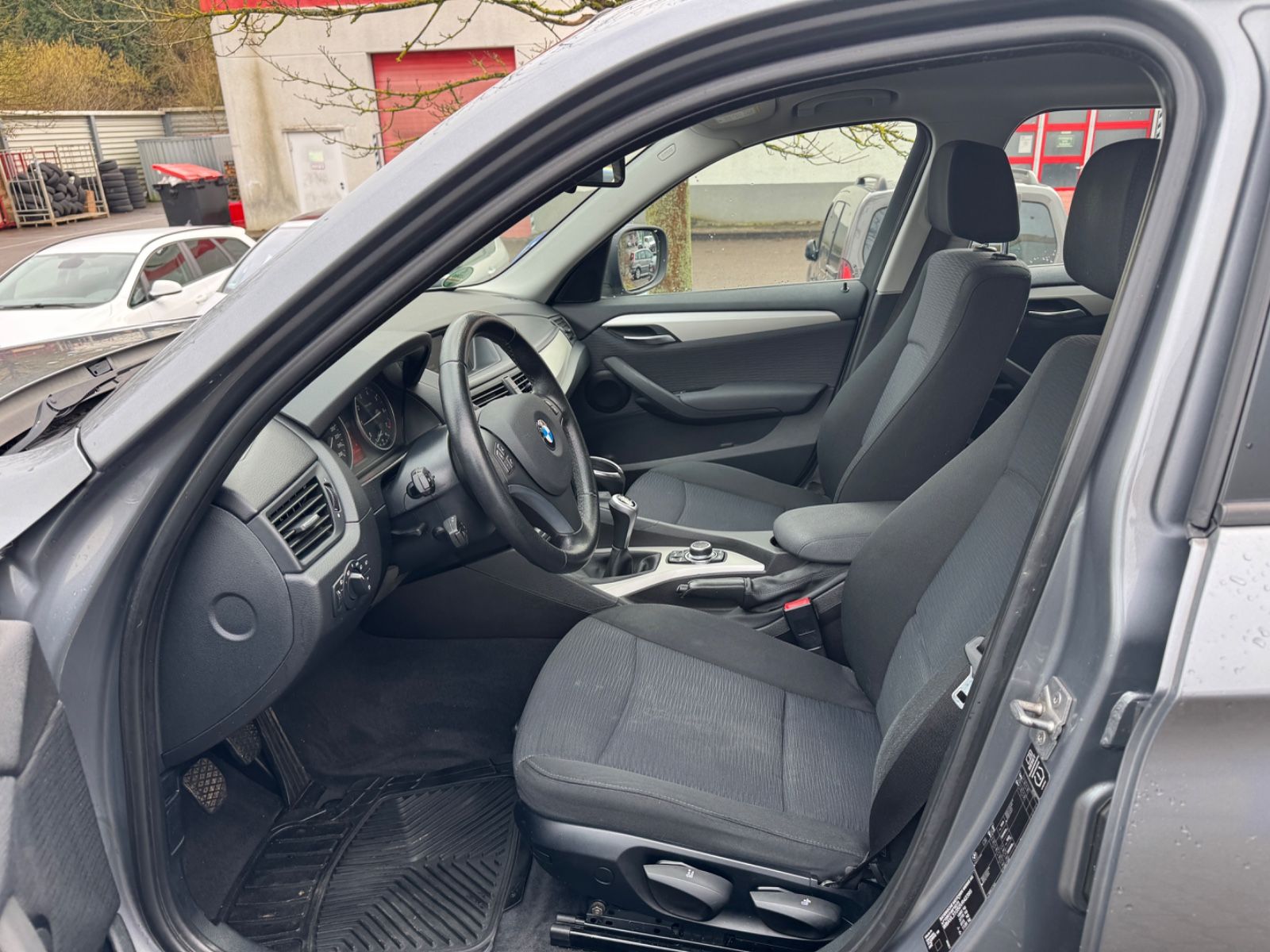 Fahrzeugabbildung BMW X1 18 i sDrive Navi+Tempomat