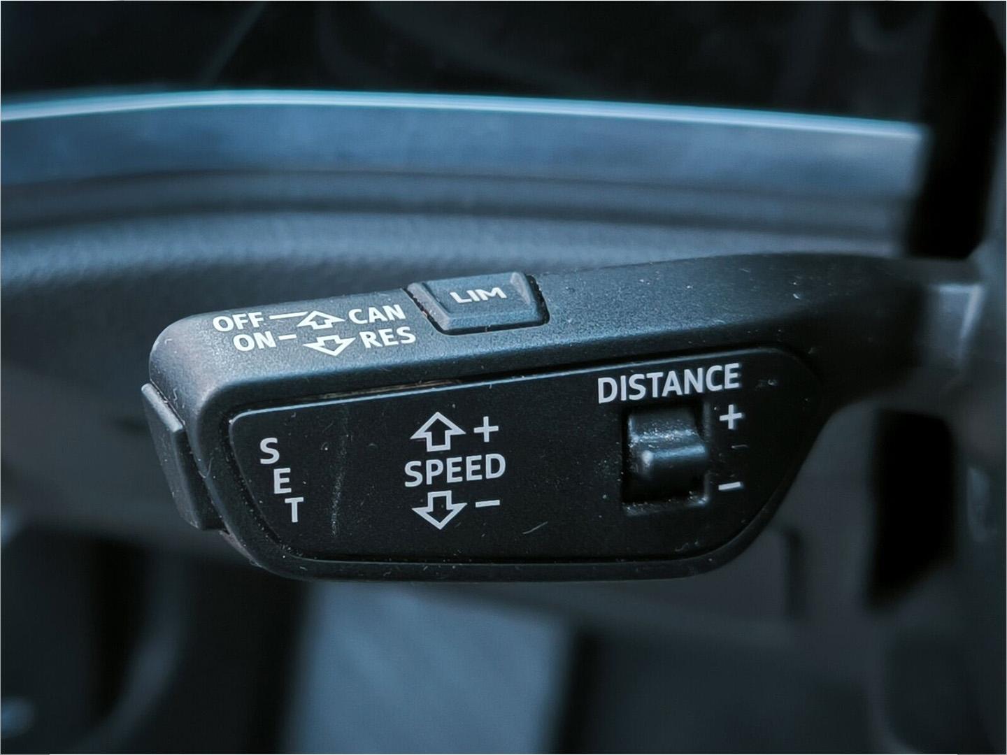 Audi Q3 35 TFSI S line S-TRONIC LED CONNECT ACC KAMER