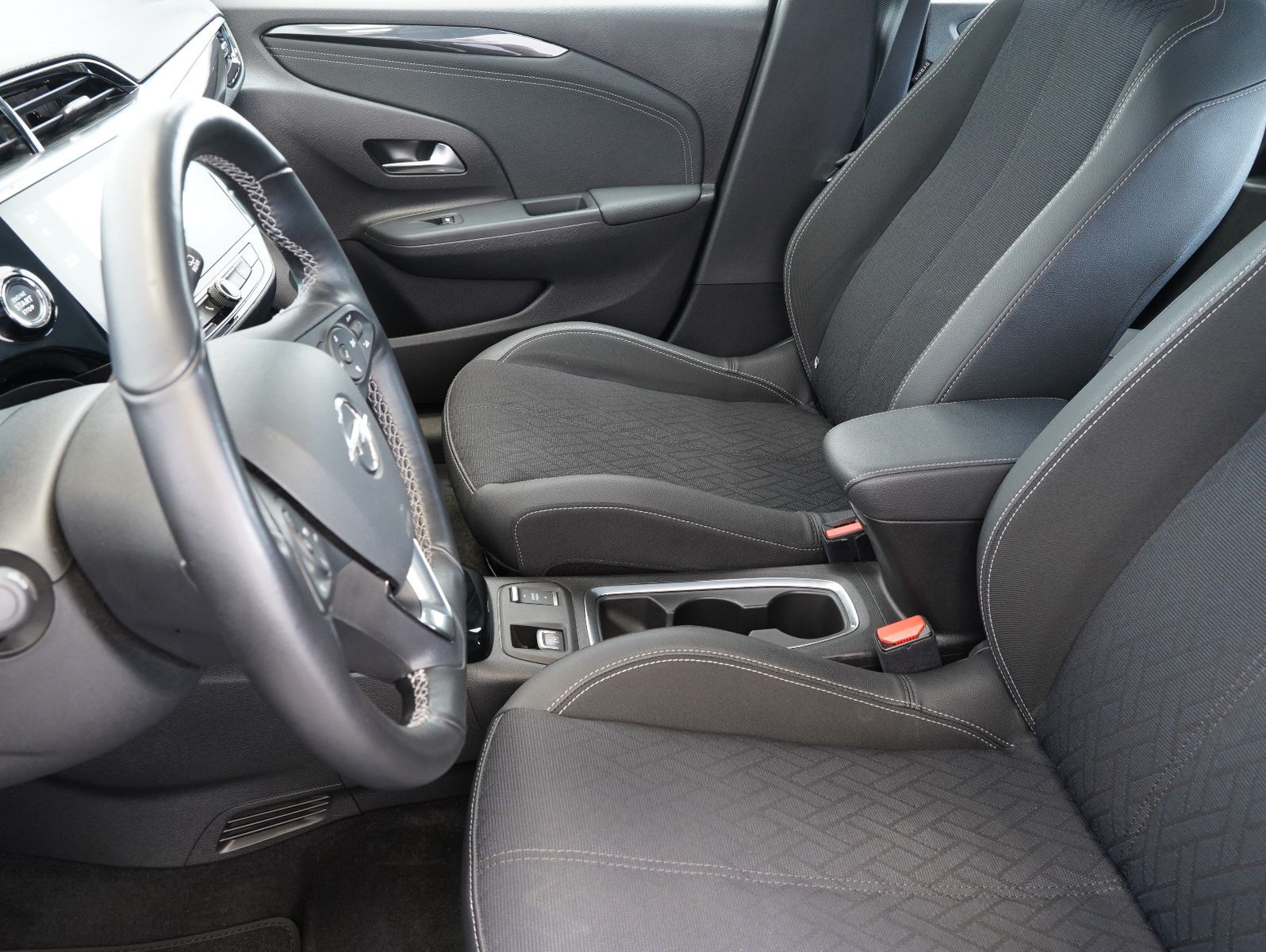 Fahrzeugabbildung Opel Corsa F e Elegance LED/NAVI/DAB/CARPLAY/SOH