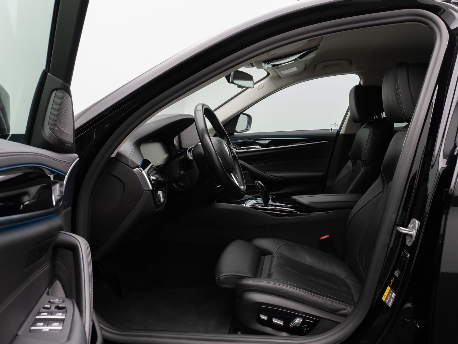 Fahrzeugabbildung BMW 530e Luxury Line 360° Laser DAB H/K SoftCl Sport