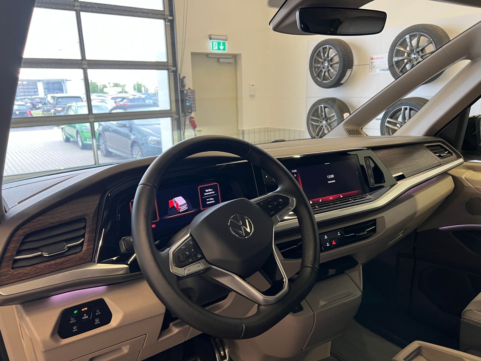 Fahrzeugabbildung Volkswagen Multivan T7 Style 2.0 TDI DSG *AHK, IQ.Light, Pa