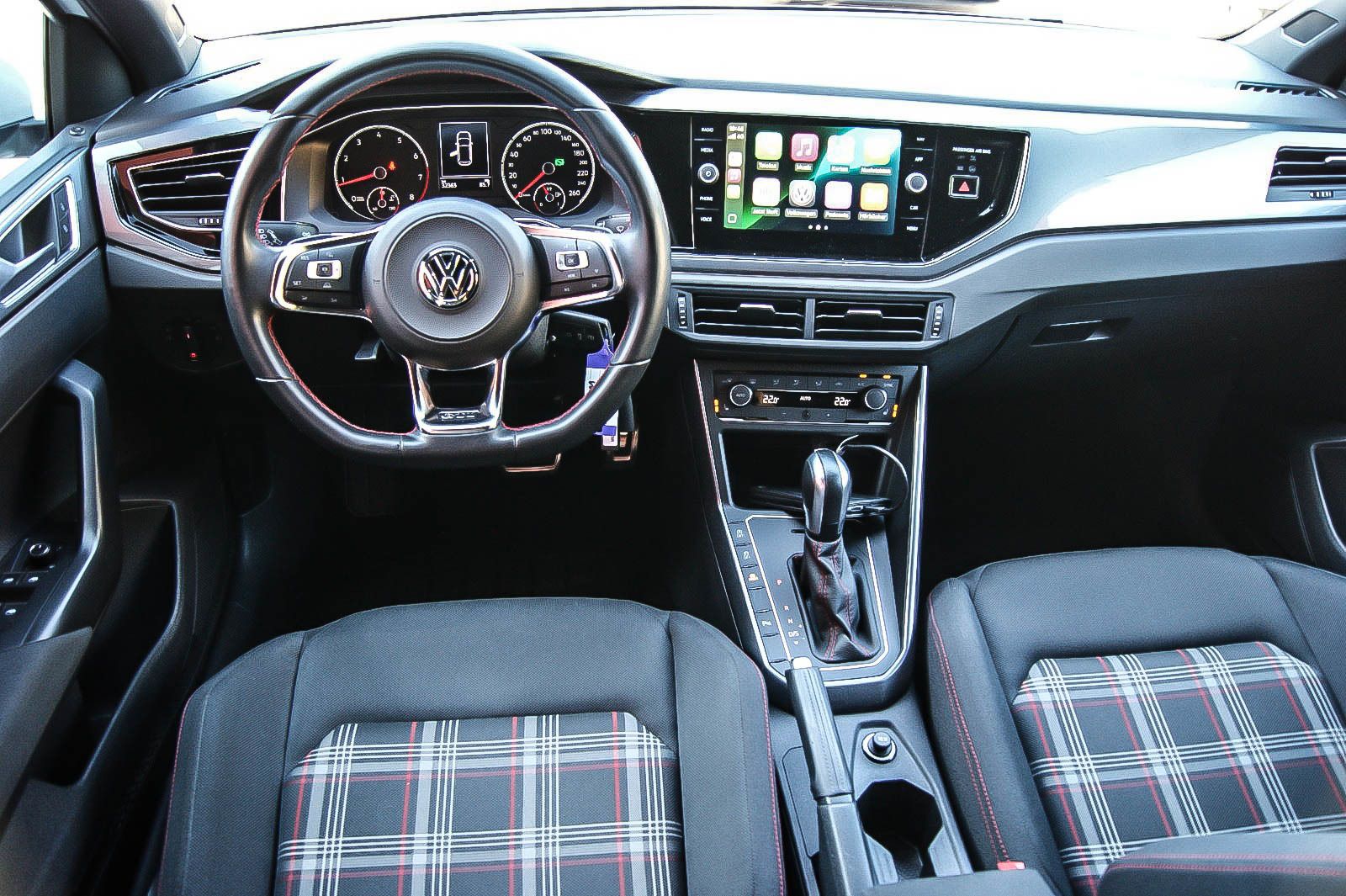 Fahrzeugabbildung Volkswagen Polo GTI 2.0 TSI DSG NAVI LED ACC SPORT 1.HAND
