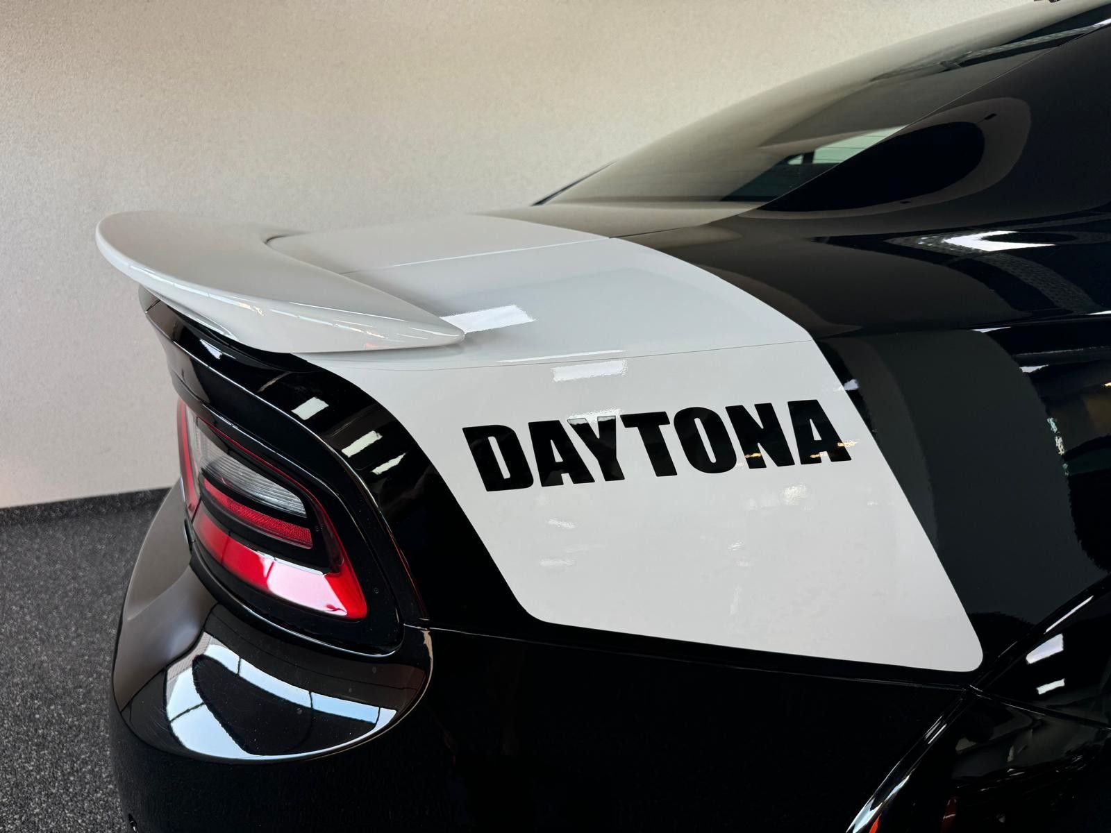 Fahrzeugabbildung Dodge SRT HELLCAT DAYTONA WIDEBODY NR. 486 VON 501