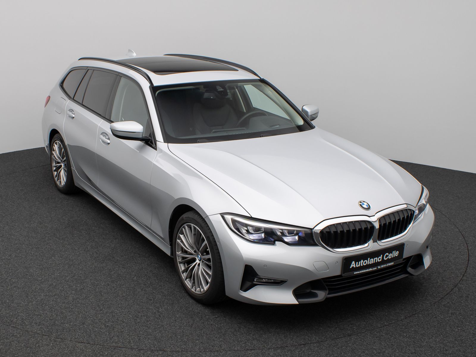 Fahrzeugabbildung BMW 330d xD Sport Line Kamera Panorama HUD DAB H/K