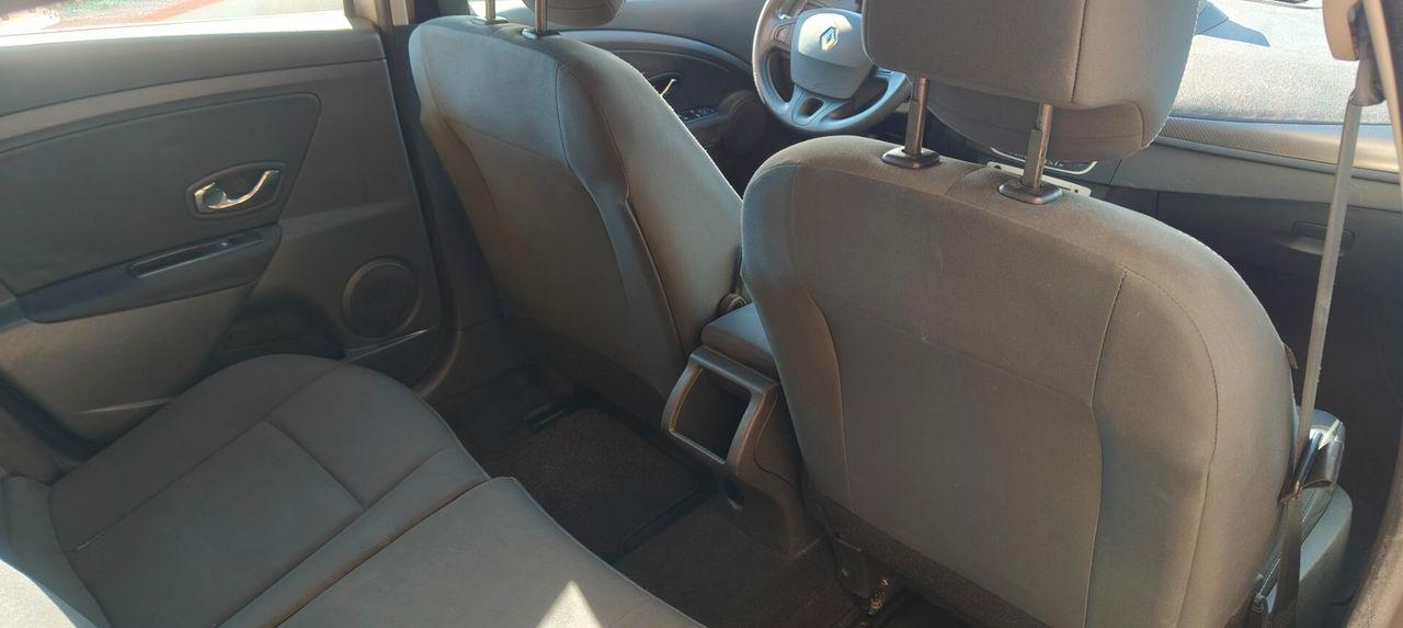 Renault Megane 2013 — photo 12
