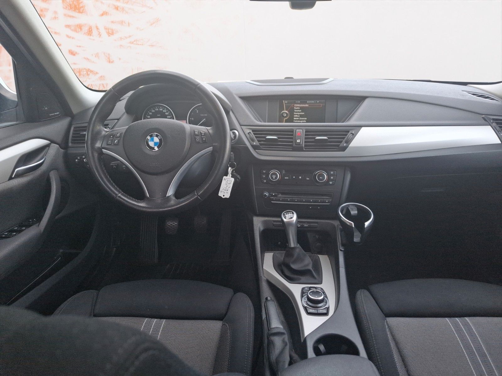 Fahrzeugabbildung BMW X1 Baureihe X1 18d xDrive ! NAVI ! Harman/Kardon