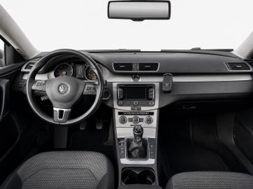 Volkswagen Passat - 11