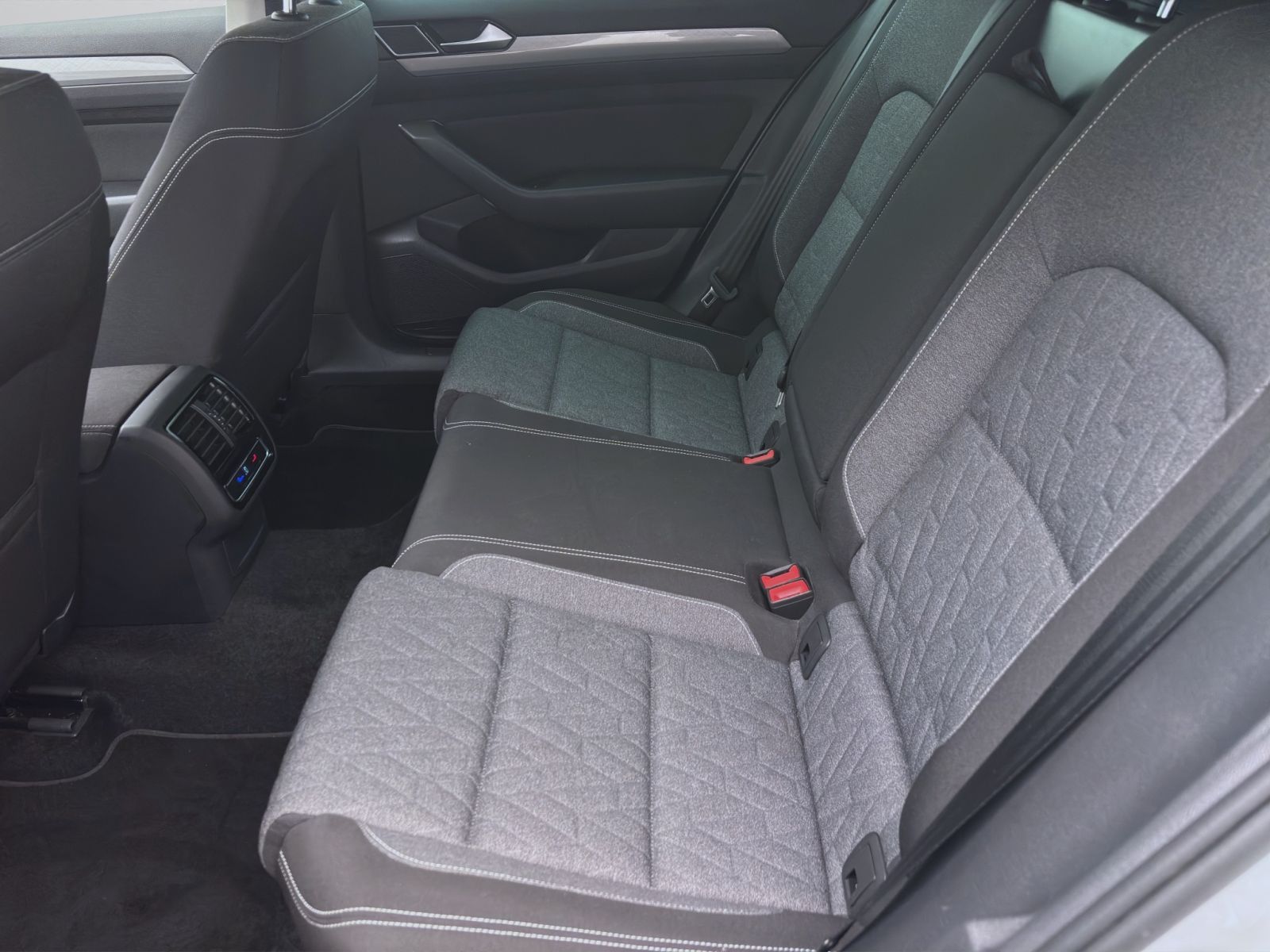 Volkswagen Passat Variant - Bild 16