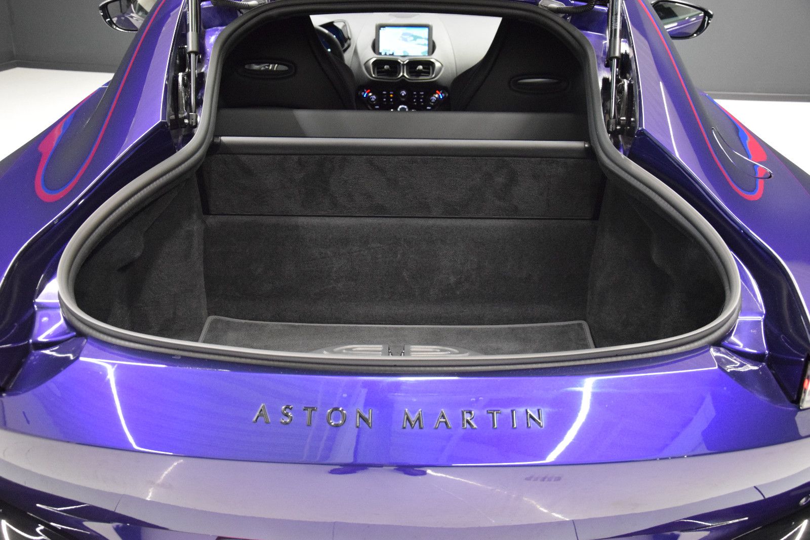 Fahrzeugabbildung Aston Martin V8 Vantage 4.0 V8 02/2027 Garantie