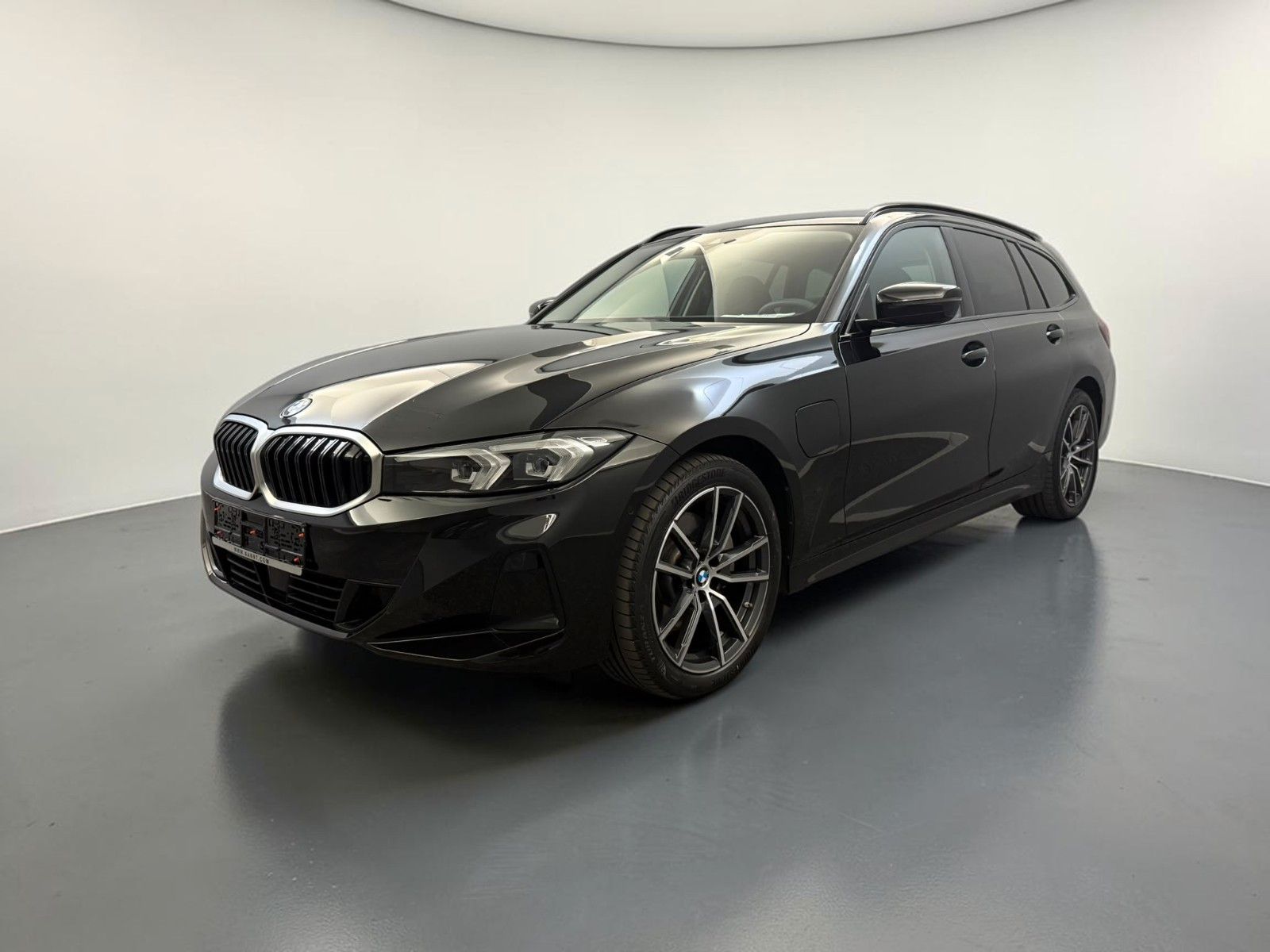 BMW 330 e Touring*ACC*AHK*SPORTSITZE*18Z*DRIVING ASS