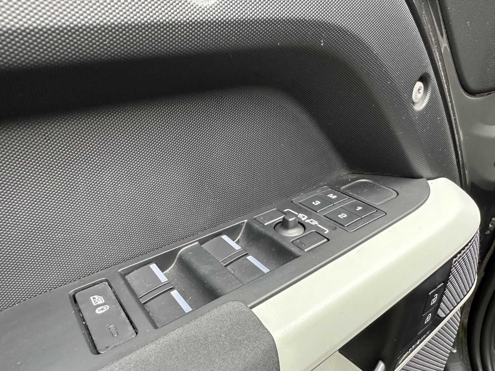 Fahrzeugabbildung Land Rover Defender 110 X-Dynamic 7Sitzer*MERIDIAN*LEDER