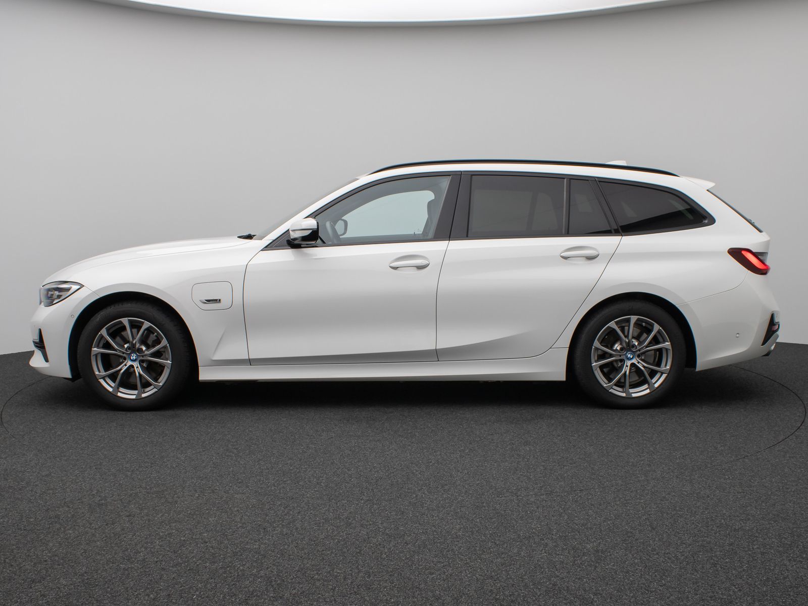 Fahrzeugabbildung BMW 320e  Sport Line DAB HiFi CockPitPro PDC Alarm