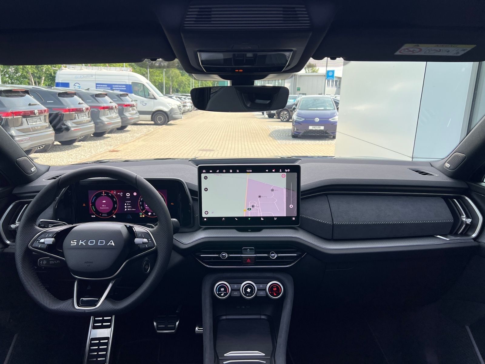 Fahrzeugabbildung SKODA Kodiaq Sportline 1.5 TSI IV DSG *LED, Navi, AHK,