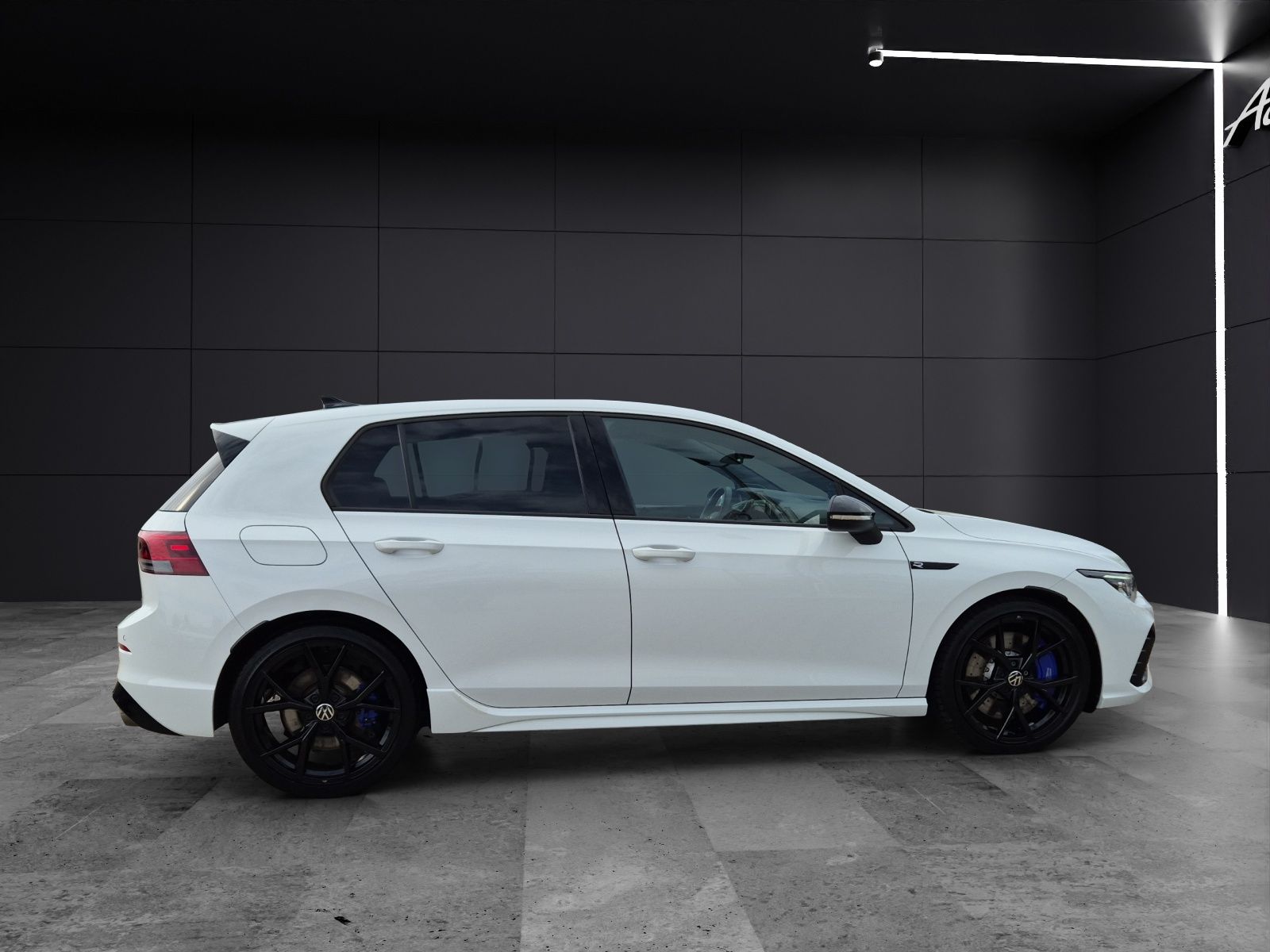Fahrzeugabbildung Volkswagen Golf VIII R DSG 4M LEDplus Navi AID Pano Akra AC