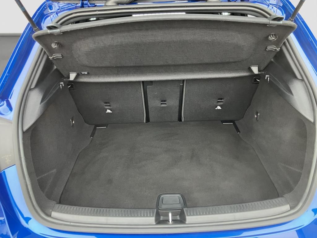 Fahrzeugabbildung Mercedes-Benz A 200 Kompaktlimousine AMG Line+Night Paket*PDC