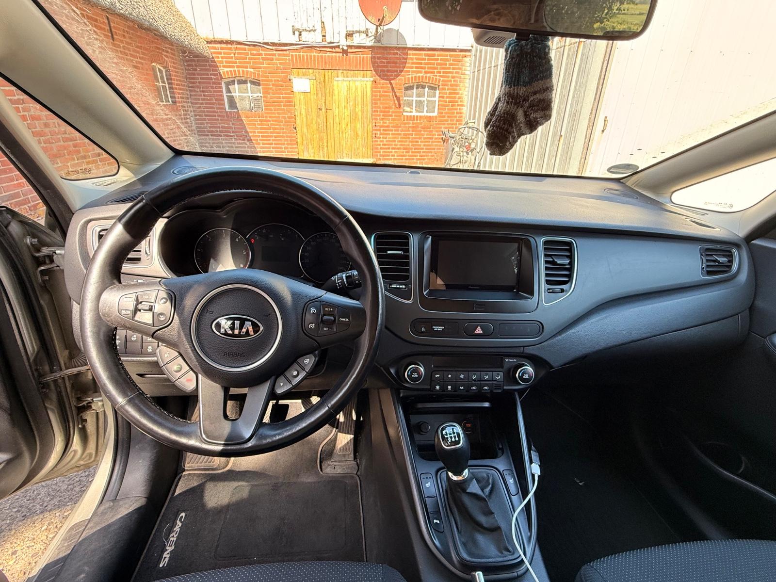 Kia Carens 2013 — engine 1.685 cm³, 136 HP (100kW)