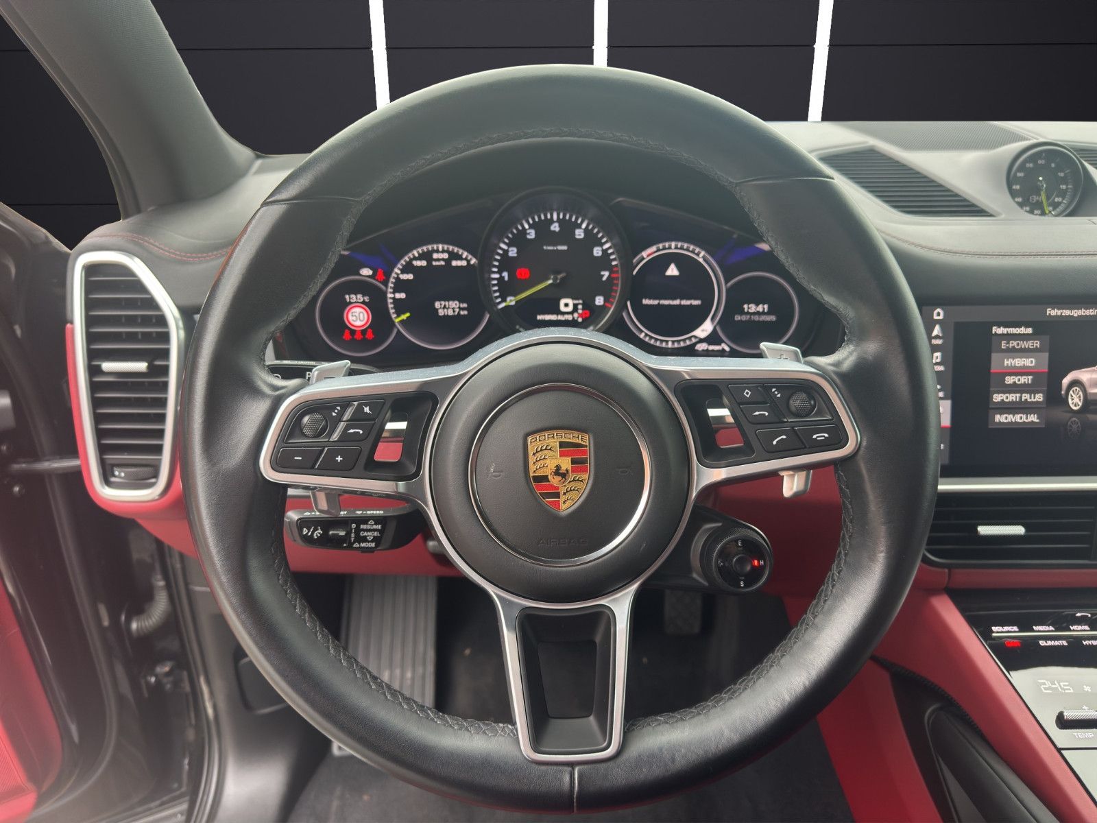 Fahrzeugabbildung Porsche Cayenne E-Hybrid*Matrix*AHK*Carplay*Bose*Head-up