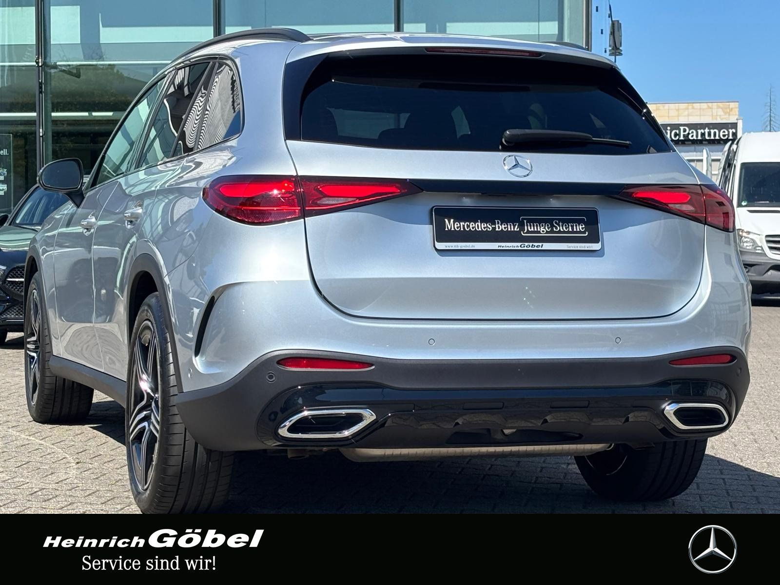 Fahrzeugabbildung Mercedes-Benz GLC 200 4M AMG*AHK*AMBIENTEBEL*WINTER-PAKET*