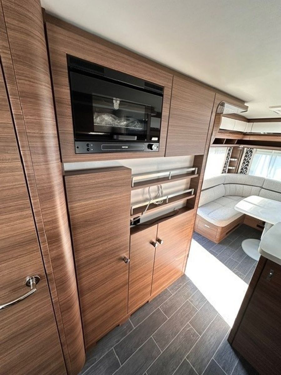 Fahrzeugabbildung Tabbert Puccini 655 EL 2.5 Backofen Einzelbetten 2760kg