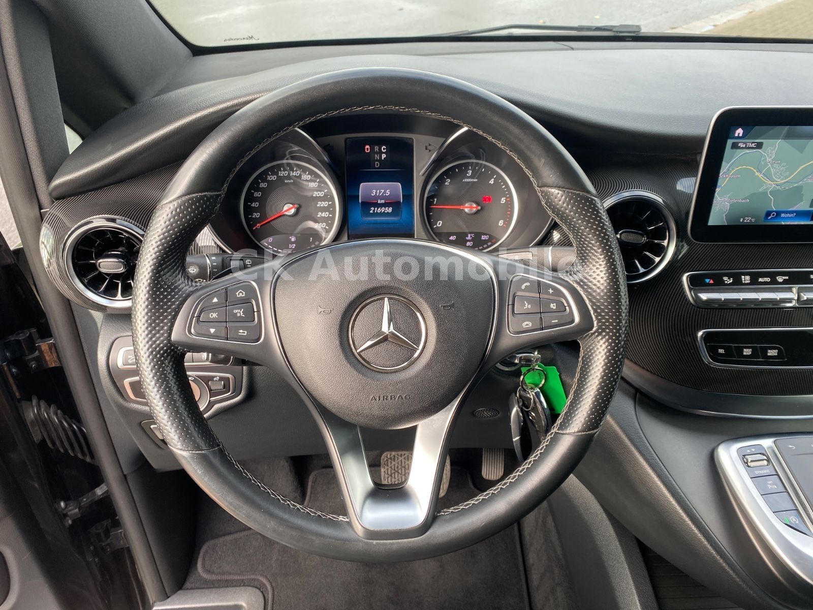 Fahrzeugabbildung Mercedes-Benz V 300 d EDITION 4MATIC lang/7Sitze/Navi/Kam./LED