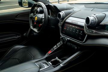 صورة مصغرة 33 لـ 2017 Ferrari GTC4LUSSO