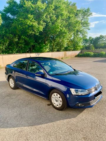 Volkswagen Jetta 1.6 TDI Trendline/TÜVneu/Einparkhilfe v&h