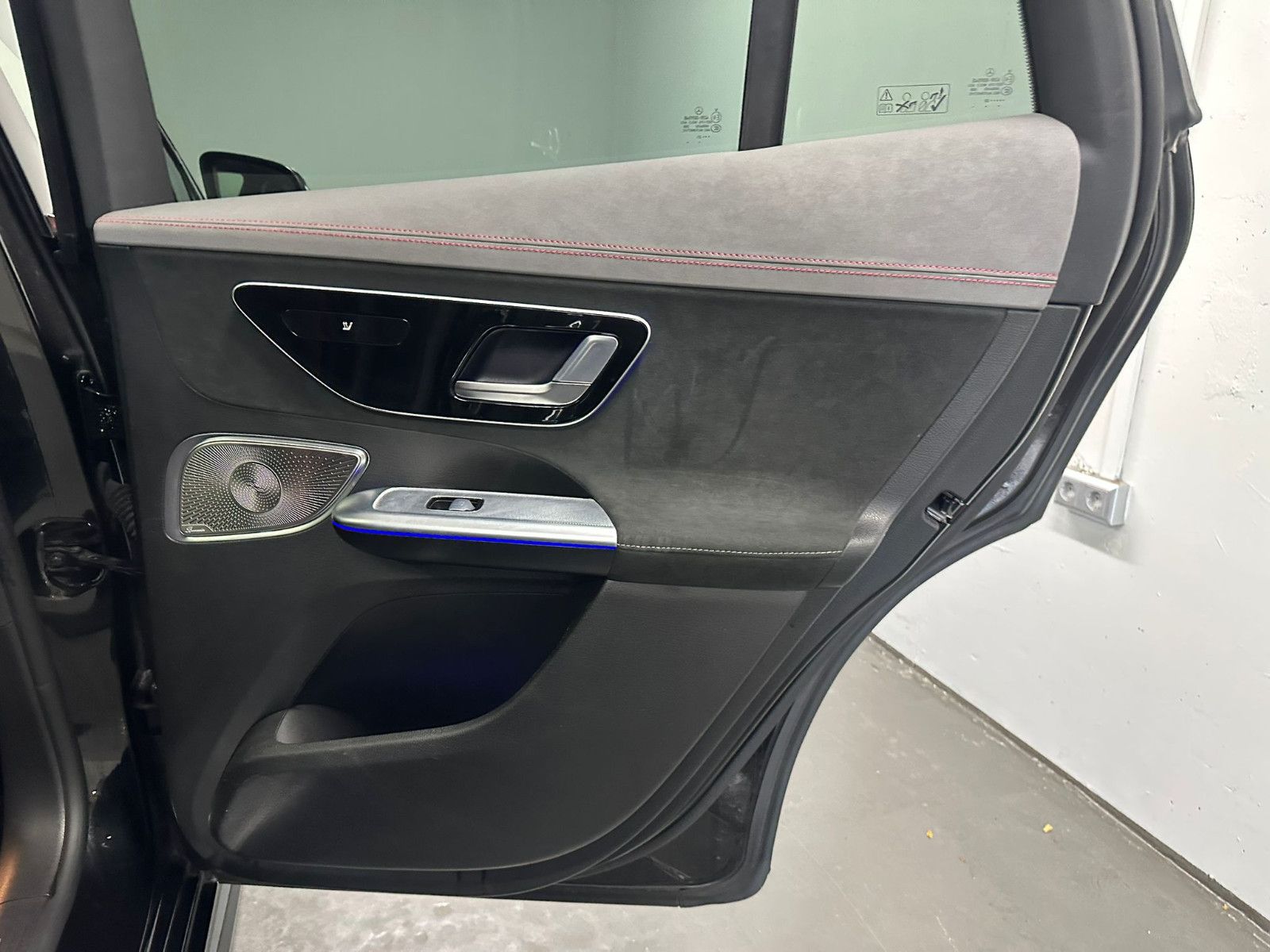 Fahrzeugabbildung Mercedes-Benz EQE 43 SUV AMG-LINE 4MATIC *Hyperscreen*PANO*