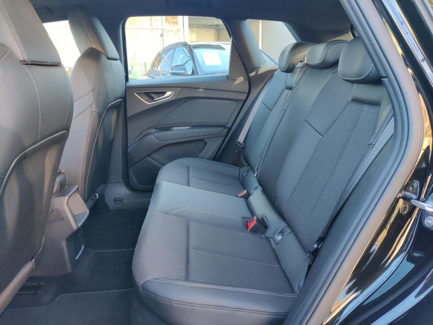 Fahrzeugabbildung Audi Q4 e-tron 40 S Line Matrix Navi Pano