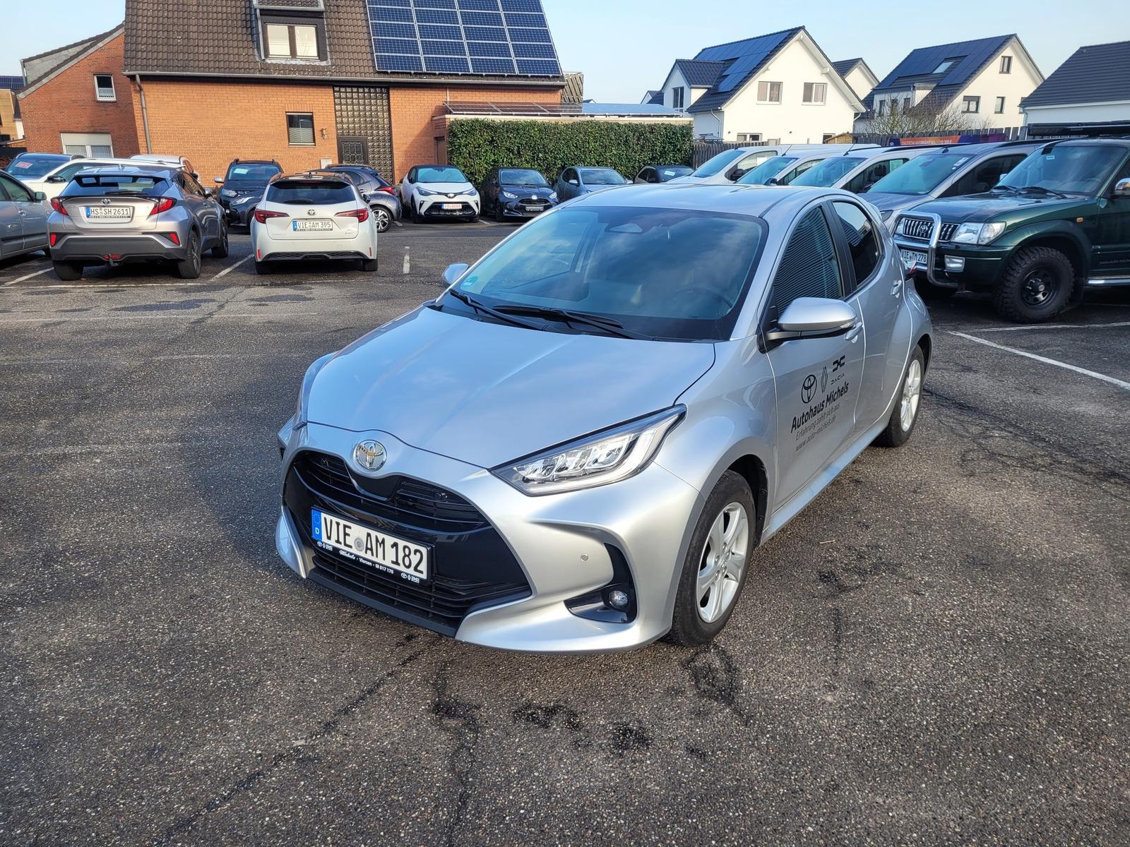Toyota Yaris 1.5 Hybrid -1500,-¤ Aktion! Teamplayer Saf