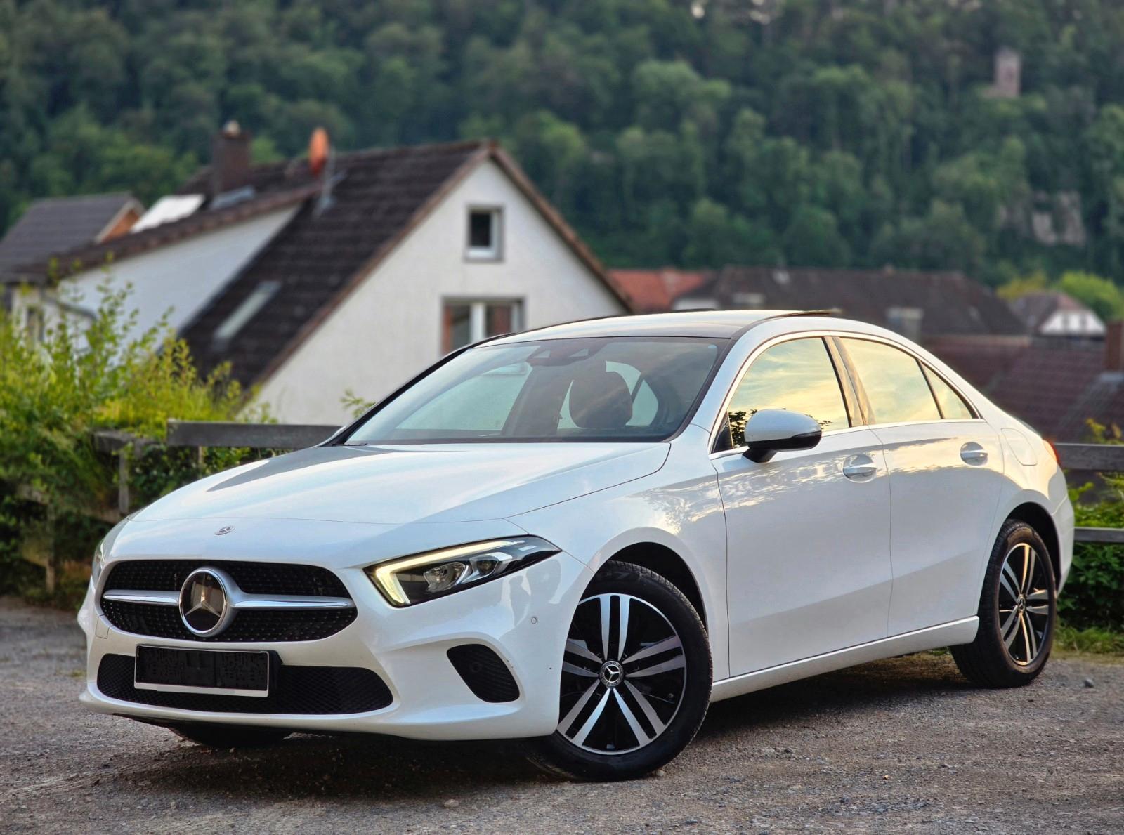 Mercedes-Benz A 250 e Limousine Prog. Pano LED HUD Keyless KAM