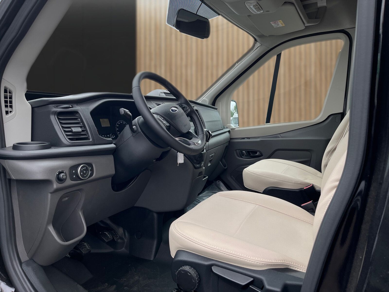 Fahrzeugabbildung Karmann Dexter 4x4 DE 570 AW Klima, RFK, El. Trittstufe