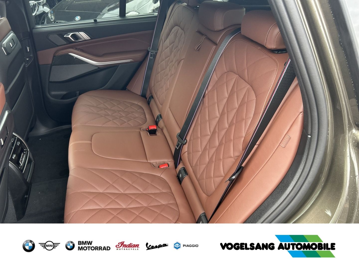Fahrzeugabbildung BMW X5 50 e M Sport Sportpaket HUD Luftfederung AD N