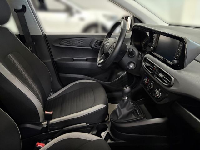 Fahrzeugabbildung Hyundai i10 1.2 Benzin M/T Trend Klima SHZ PDC Navi Appl