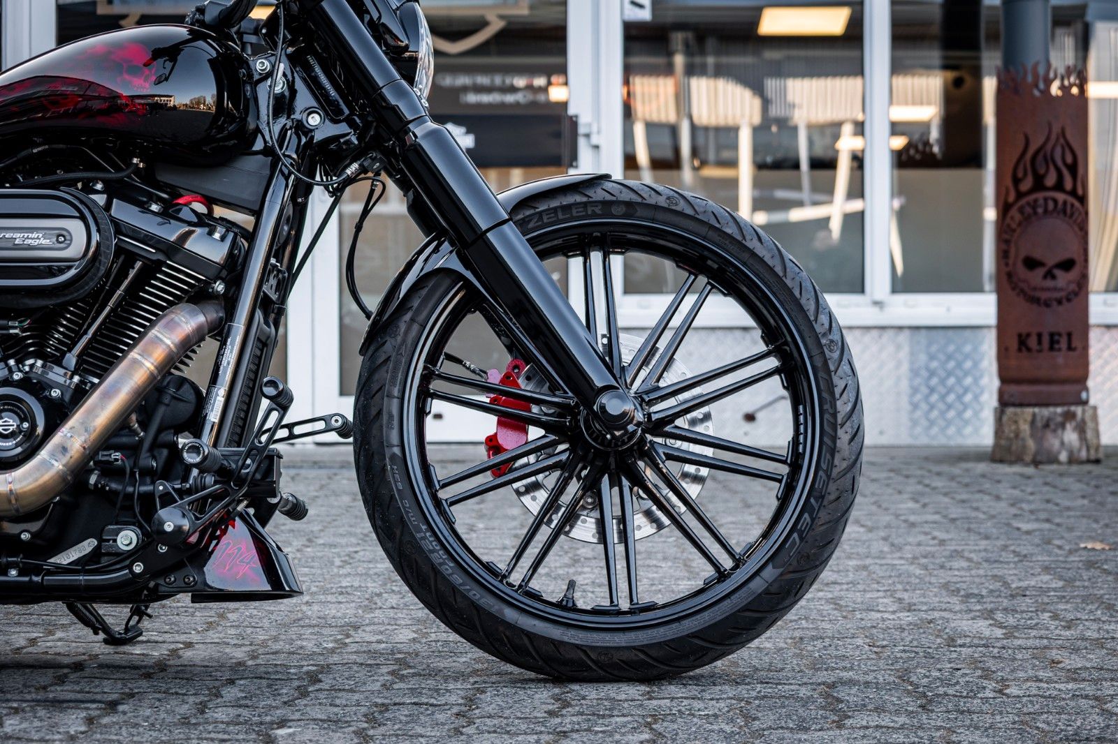 Fahrzeugabbildung Harley-Davidson FXBRS BREAKOUT 114 cui Kesstech - Airride-