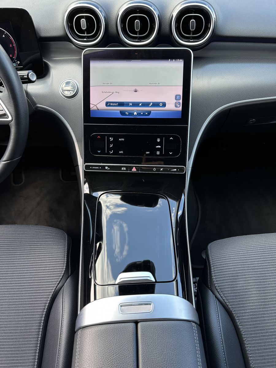Fahrzeugabbildung Mercedes-Benz C 220d T Avantgarde NAV+LED+AHK+VCOCKPIT+CARPLAY