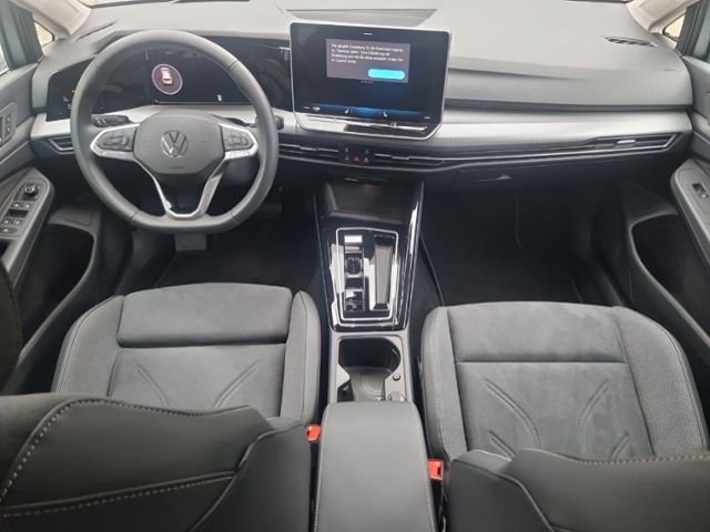 Fahrzeugabbildung Volkswagen Golf VIII 1.5 TSI STYLE AHK LED-PLUS KAMERA KLIM