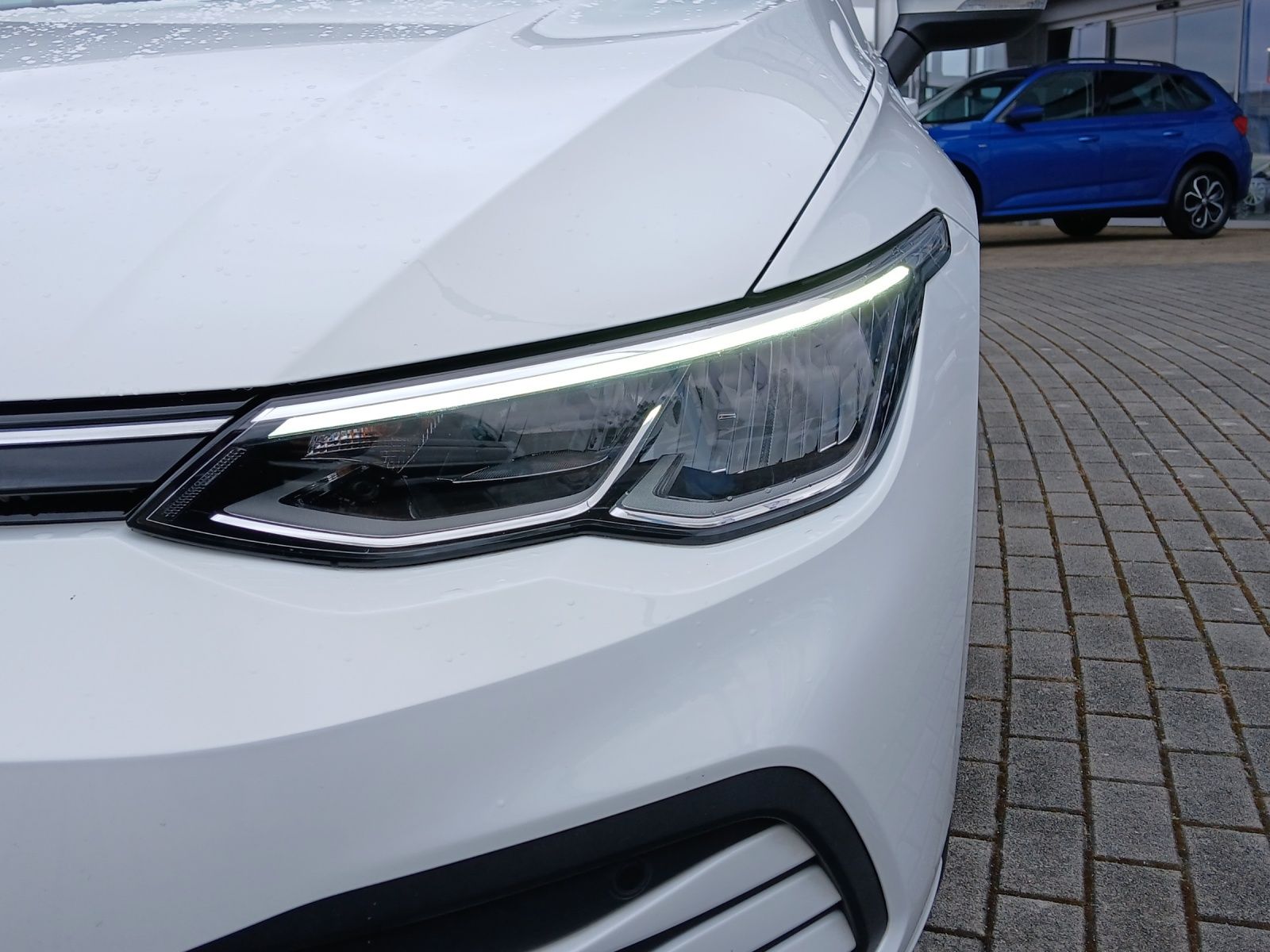 Fahrzeugabbildung Volkswagen Golf VIII Variant TDI Life DSG LED Navi AID ACC