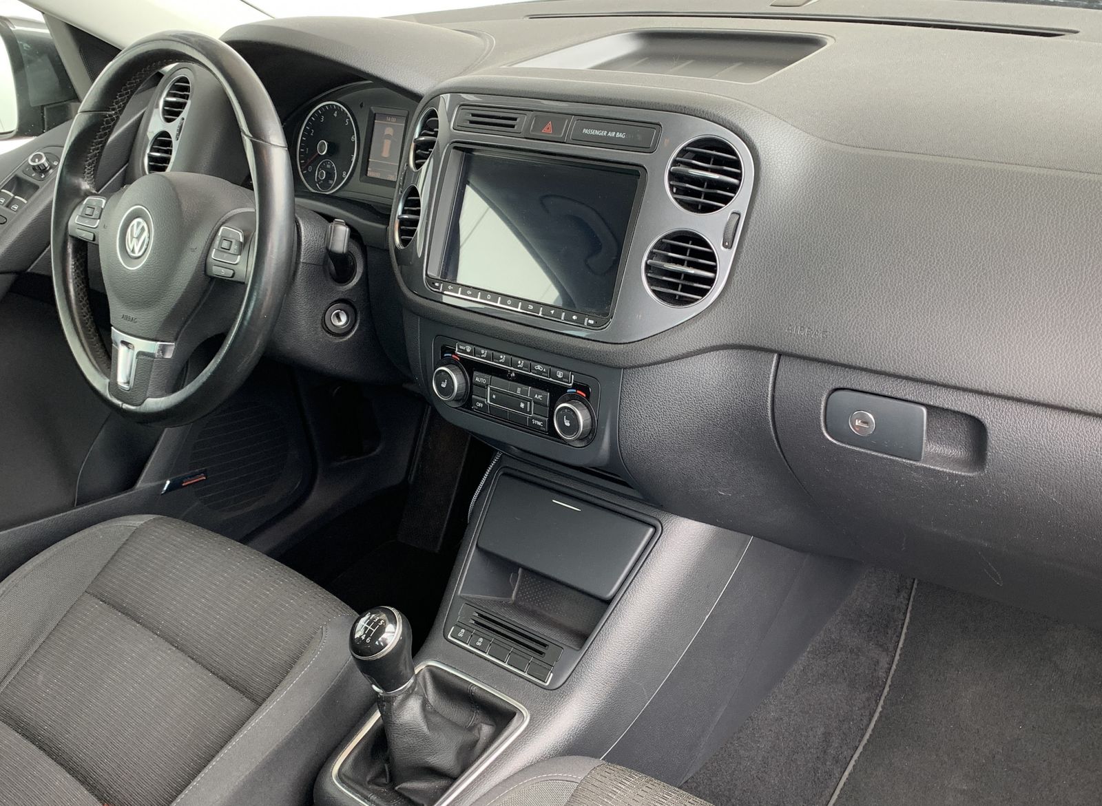Fahrzeugabbildung Volkswagen Tiguan 1.4 TSI*Sport*AHK*STHZ*Tempomat*SHZ*