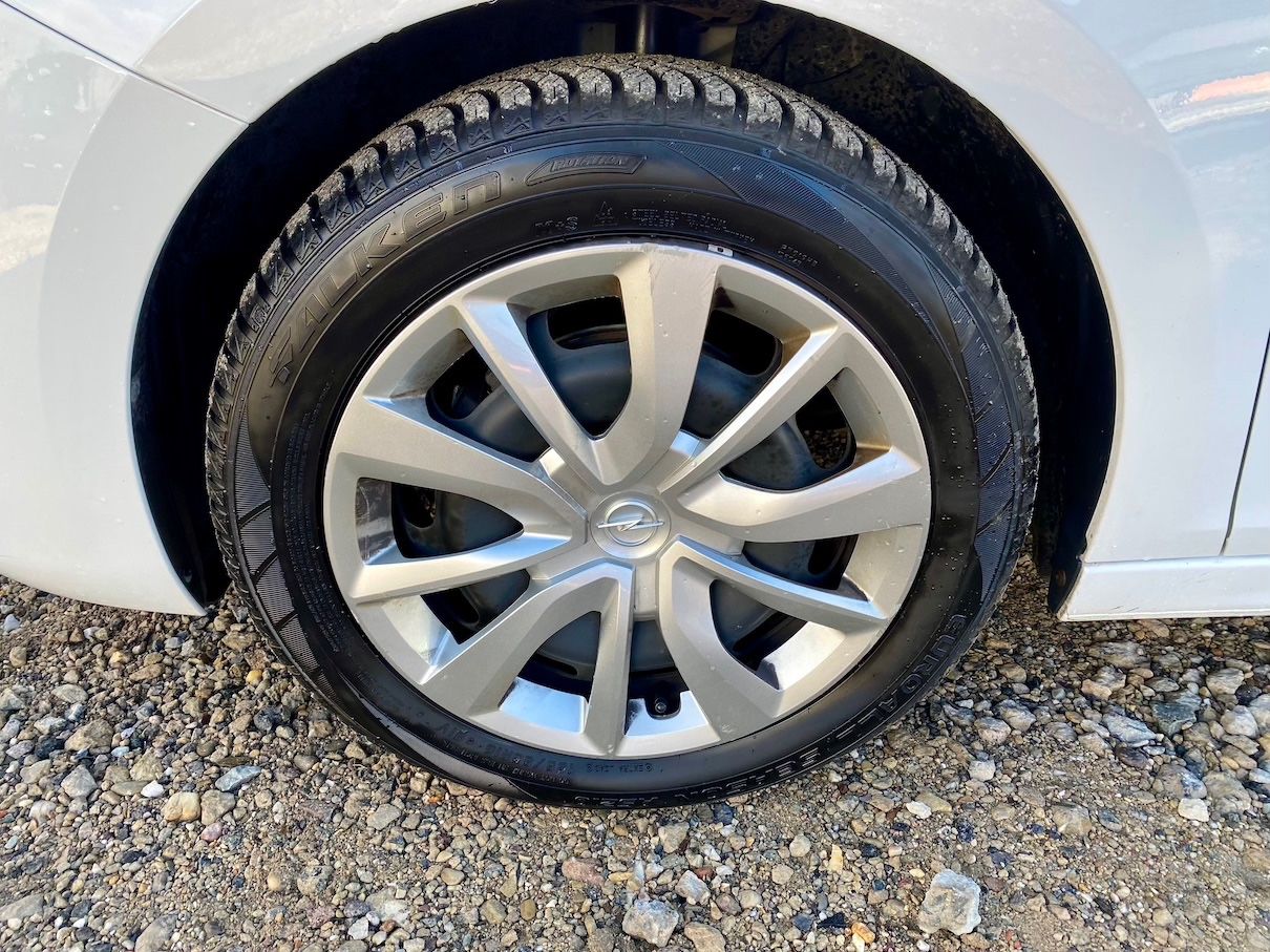 Fahrzeugabbildung Opel Corsa 1.2 Edition KLIMA SHZ GZJR NAVI CARPLAY